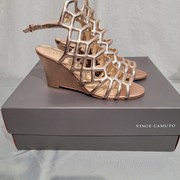 NWOT Vince Camuto Wedge Heel Sandals 6.5 - Picture 8 of 16